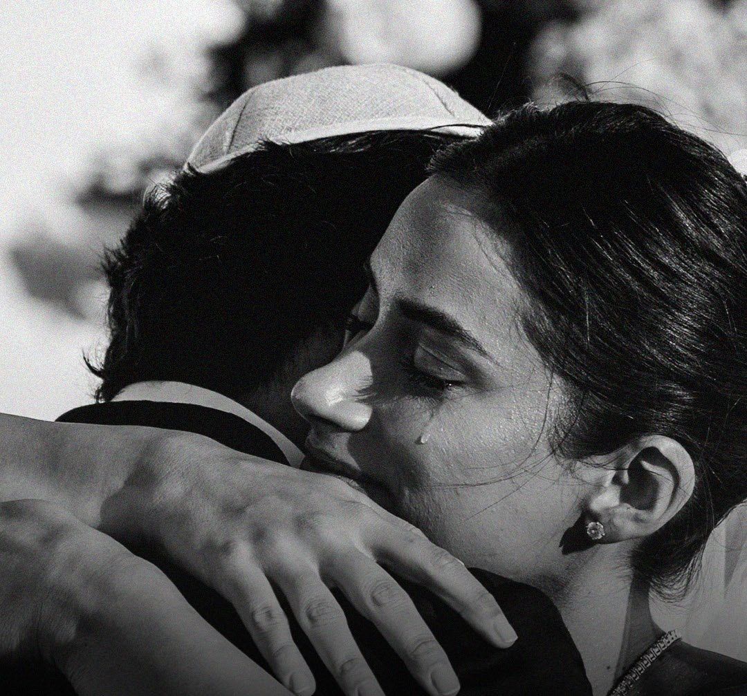 Abrazo en blanco y negro